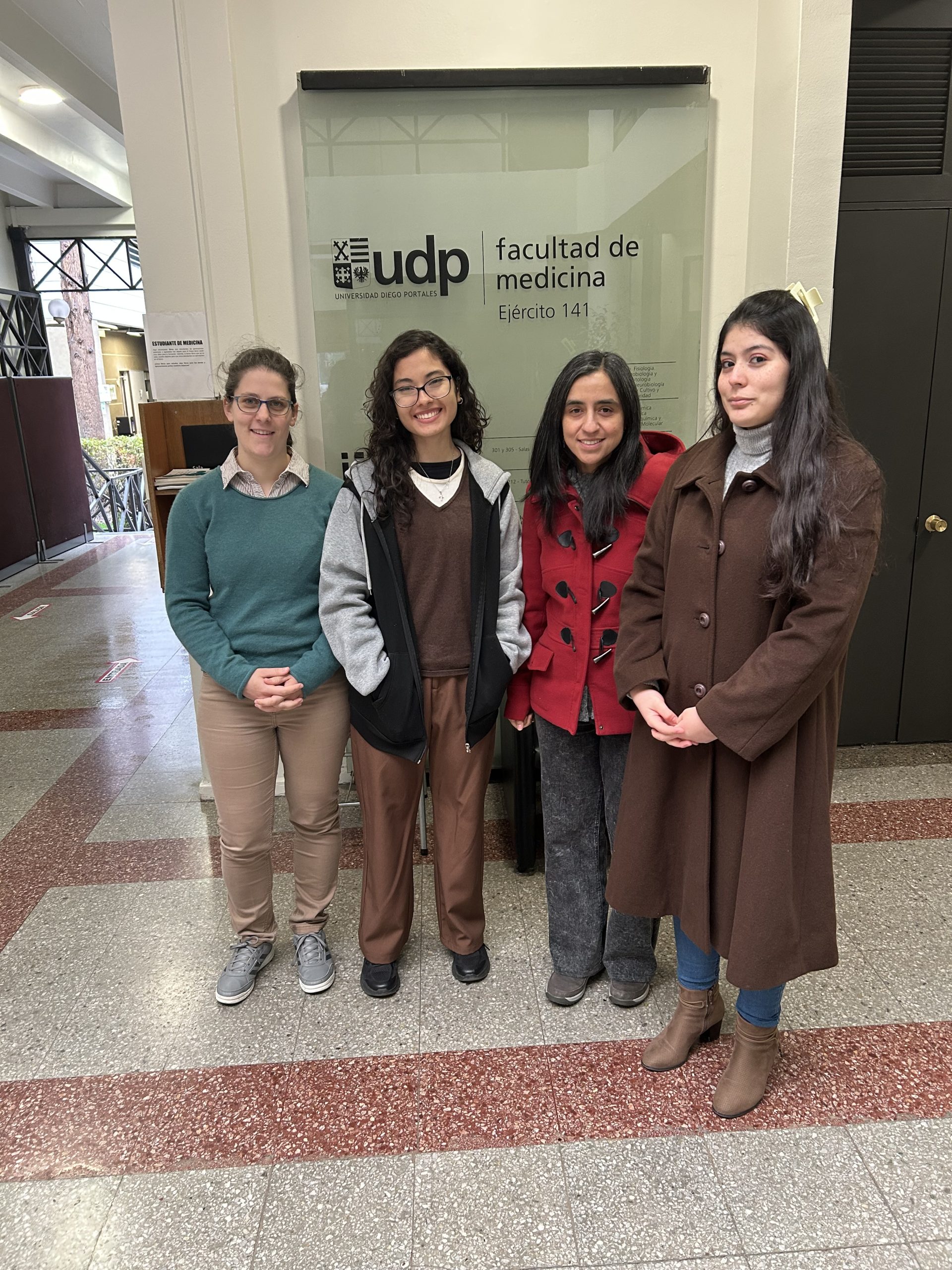 Dos estudiantes internacionales de IFMSA llegaron a la UDP para ...
